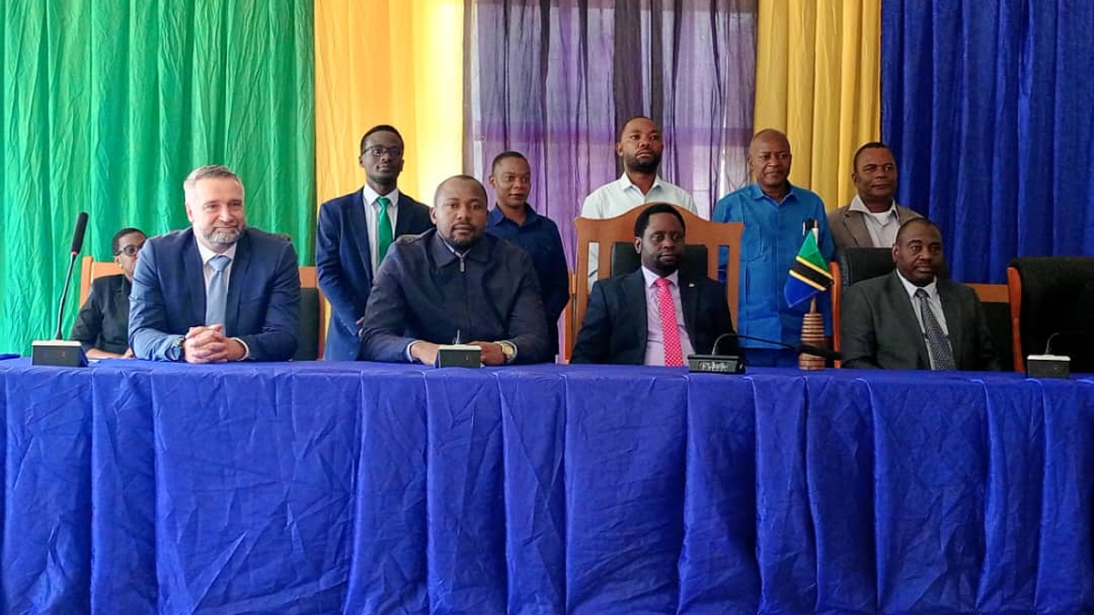 Dr. Festo John Dugange, Deputy Minister of State in the Prime Minister's Office – Regional Administration and Local Government (PO-RALG), flanked by Mr. Frank Gollwitzer, Resident Representative of Hanns Seidel Foundation Tanzania, on his right, together with the Iramba District Commissioner and other district officials.